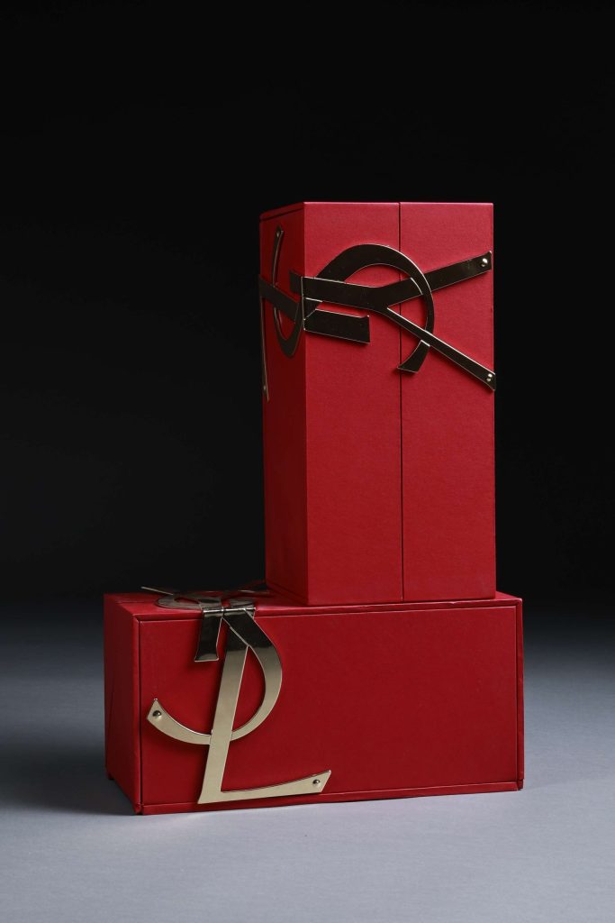 Red-Cosmetic-Box-with-Metal-Logo